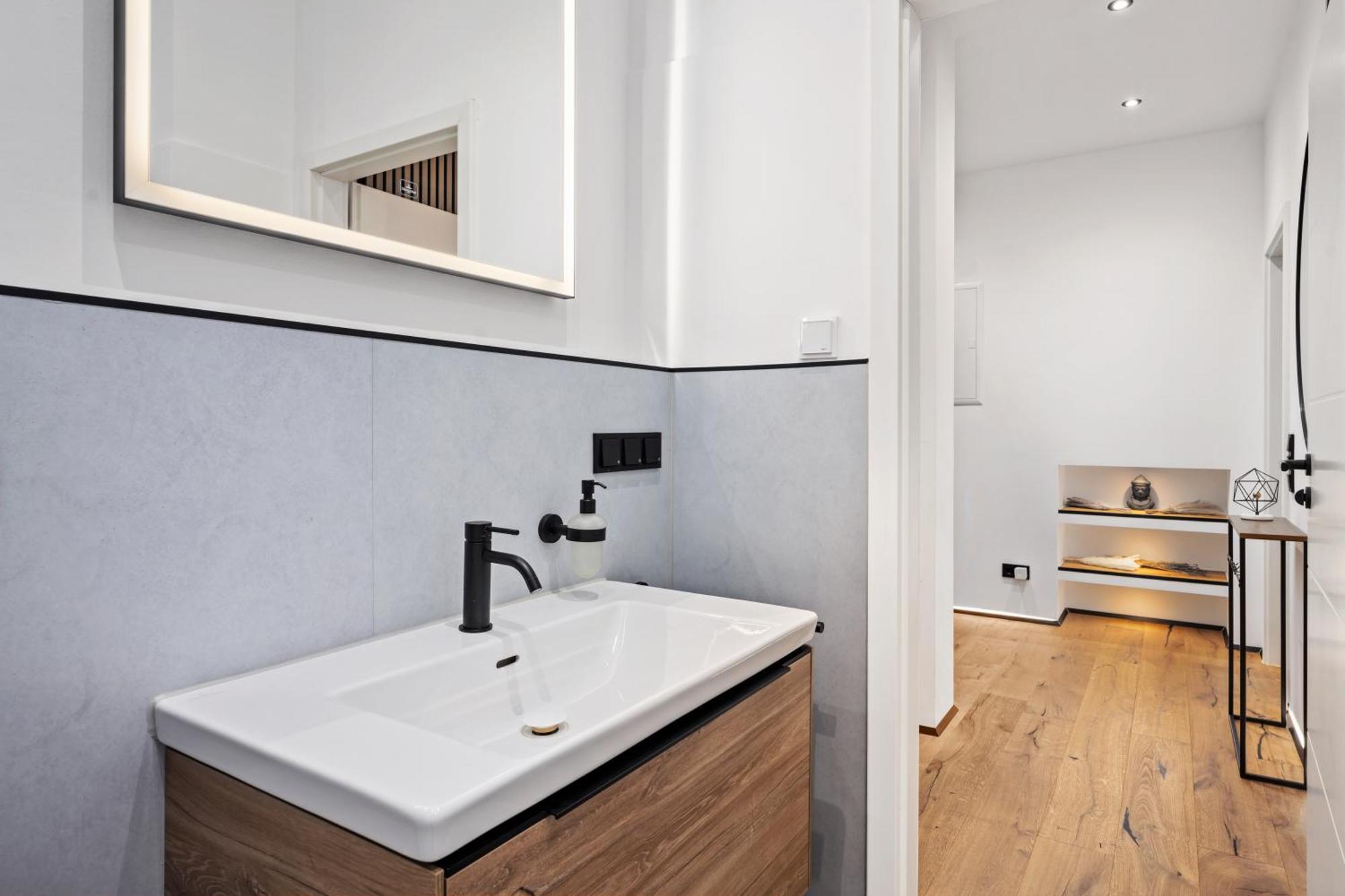 Edler Wohnraum Luxurioeses Stadtstudio Mit Balkon, Kaffeevollautomat & Klima Zwickau Exterior foto