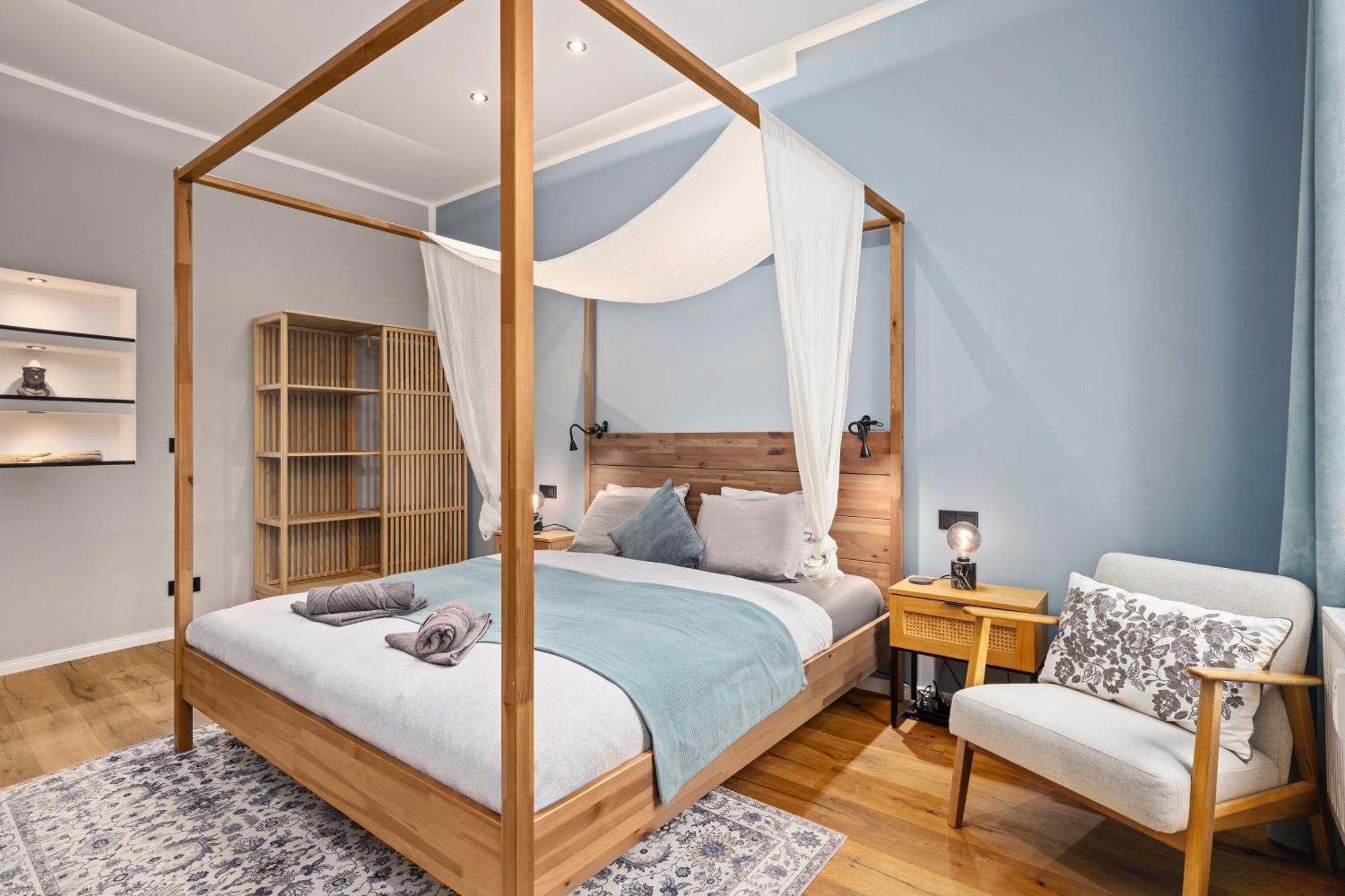 Edler Wohnraum Luxurioeses Stadtstudio Mit Balkon, Kaffeevollautomat & Klima Zwickau Exterior foto